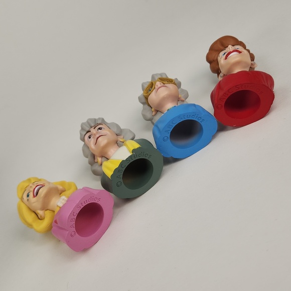 The Golden Girls Stylized 2" Finger Puppets and Mini A to Z guide in Retail Box - Picture 14 of 17